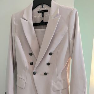 White House Black Market blazer and skirt super cute never worn. Size 2/4